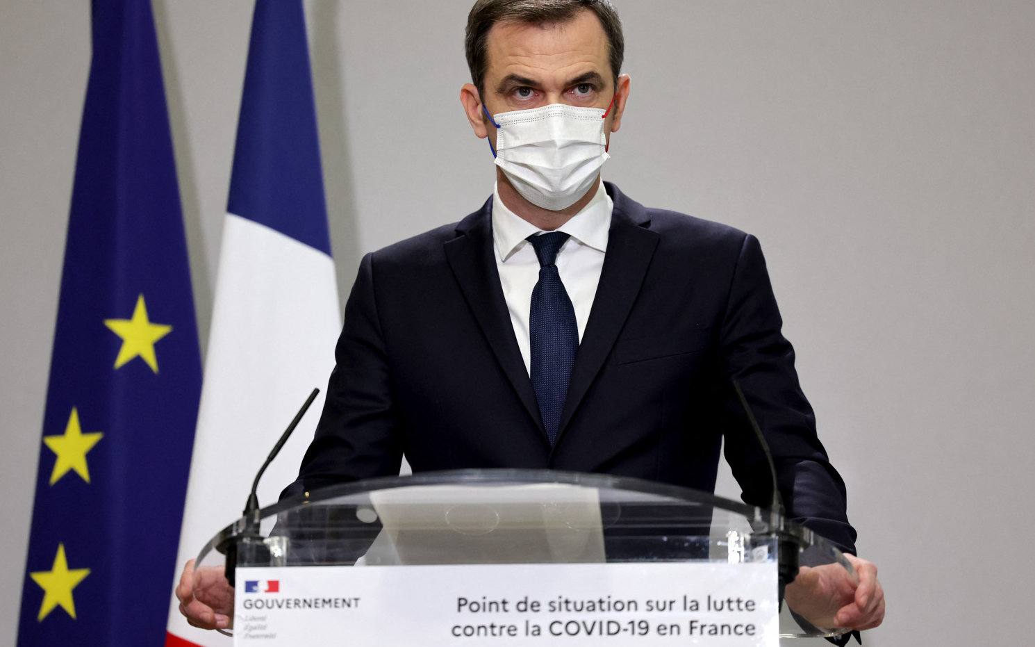 Coronavirus : Véran évoque la fin de l'obligation du masque en intérieur "à la mi-mars", "si les conditions sont réunies"